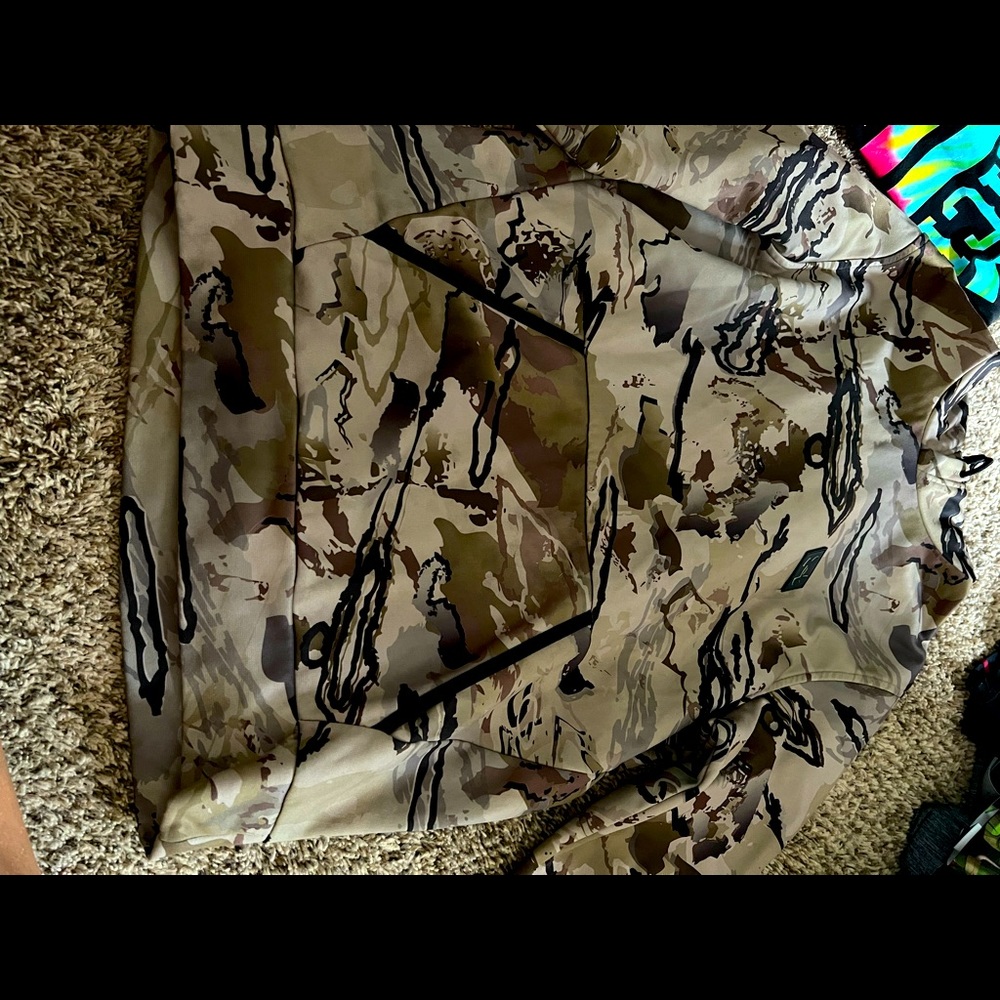 Adult medium Under Armour hoodie